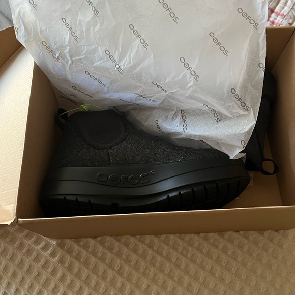 Oofos londoner clog. New, size 7, - Picture 8 of 8